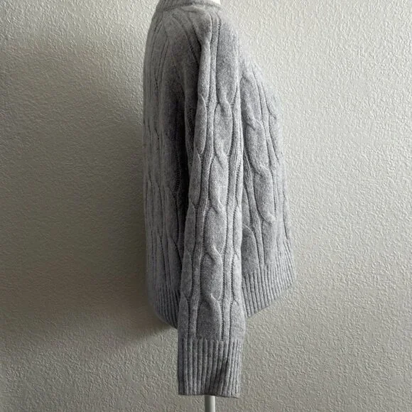 Abercrombie & Fitch Gray Cable Knit Crewneck Sweater – Size Small - Picture 3 of 8